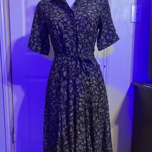 Chic Black Silk Paisley Midi Dress